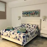 Duke Beach Apartment 2 Bedrooms * 아데제