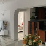 Duke Beach Apartment 2 Bedrooms 아파트 아데제