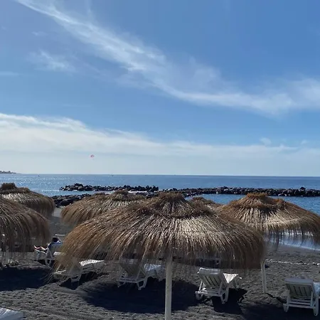 아파트 Duke Beach Apartment 2 Bedrooms 아데제